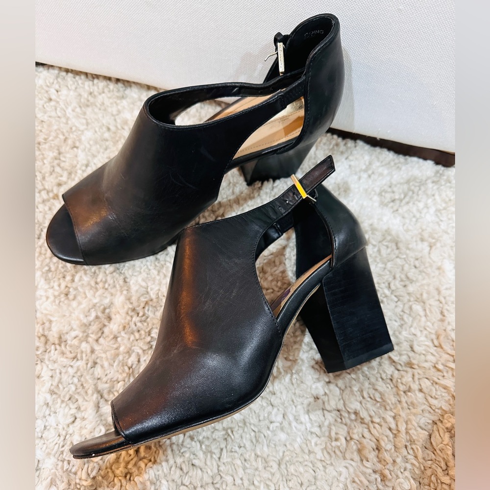 Tahari “Going” Black Leather Peep Toe Cut Out Sides Shoes Booties Size 8.5M